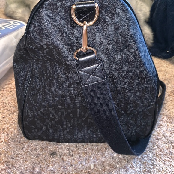 Michael Kors duffle bag - Picture 3 of 8